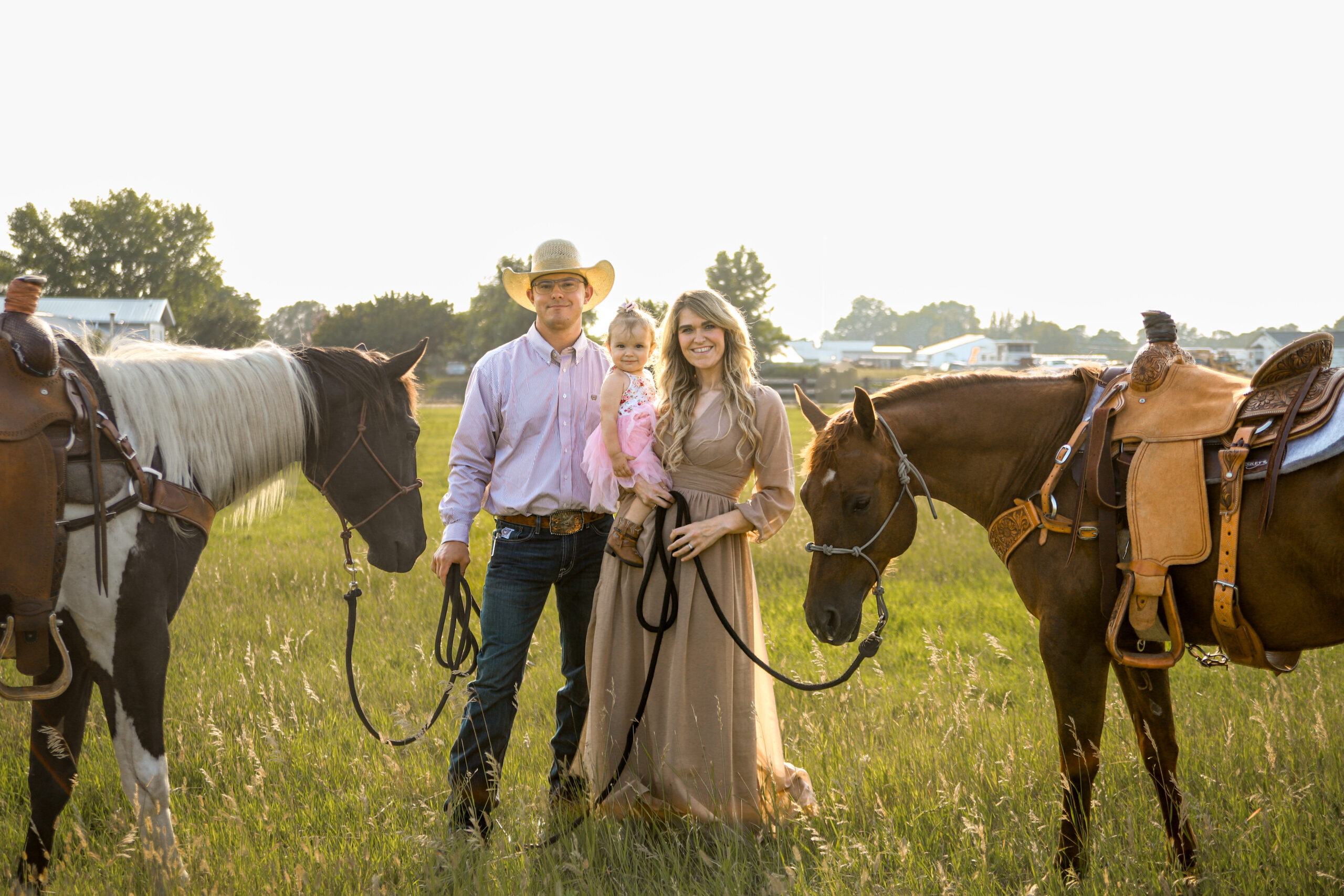 Lexy Tabbert family portrait with horses